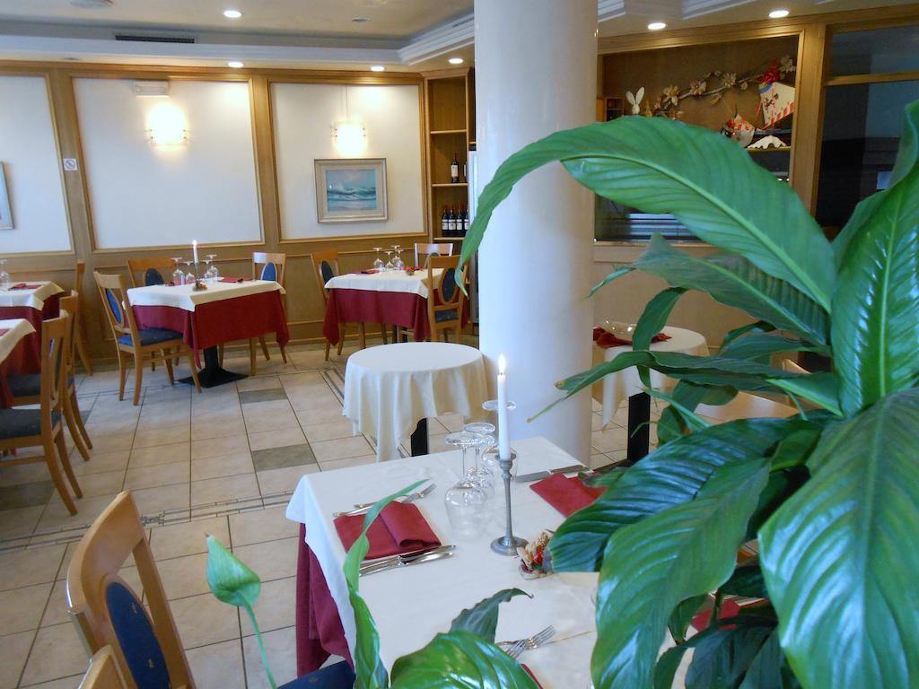 Hotel Ristorante Sagittario แฟลเตร ภายนอก รูปภาพ