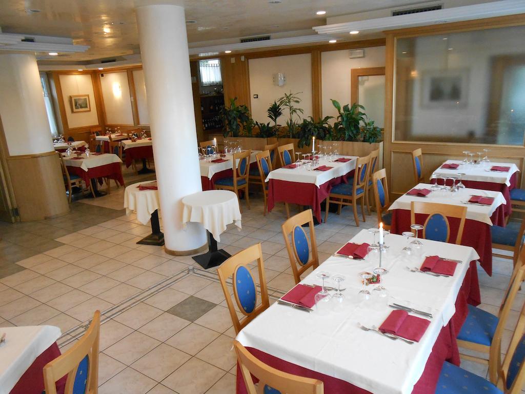 Hotel Ristorante Sagittario แฟลเตร ภายนอก รูปภาพ