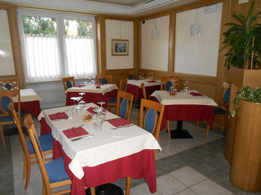 Hotel Ristorante Sagittario แฟลเตร ภายนอก รูปภาพ