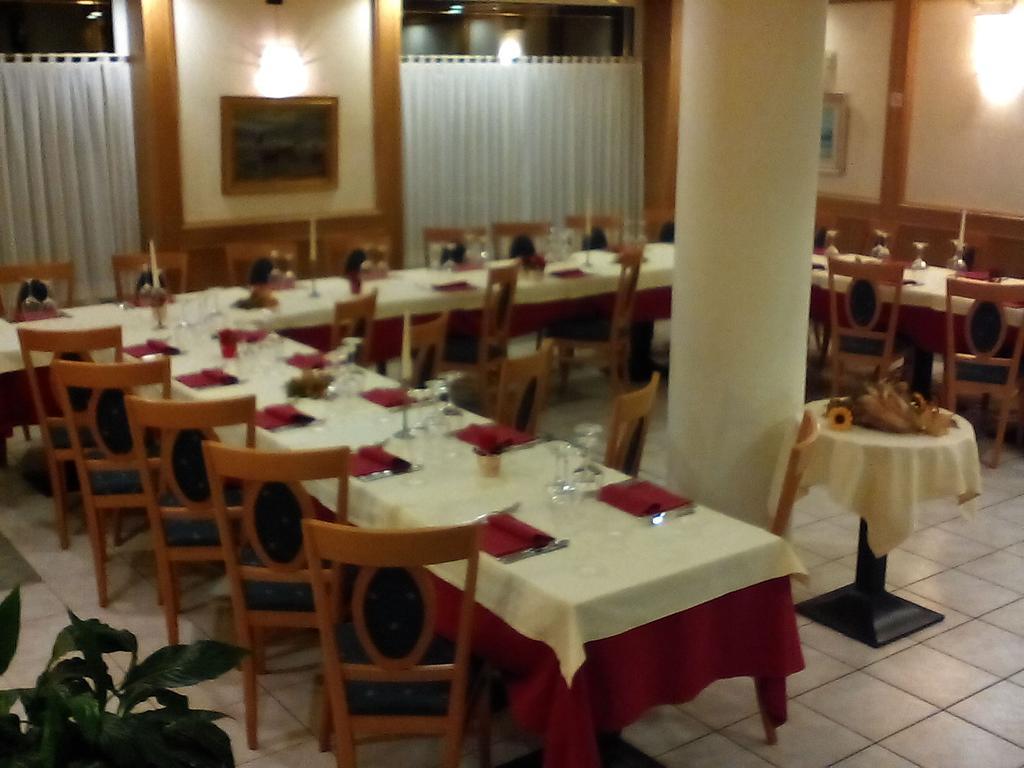Hotel Ristorante Sagittario แฟลเตร ภายนอก รูปภาพ